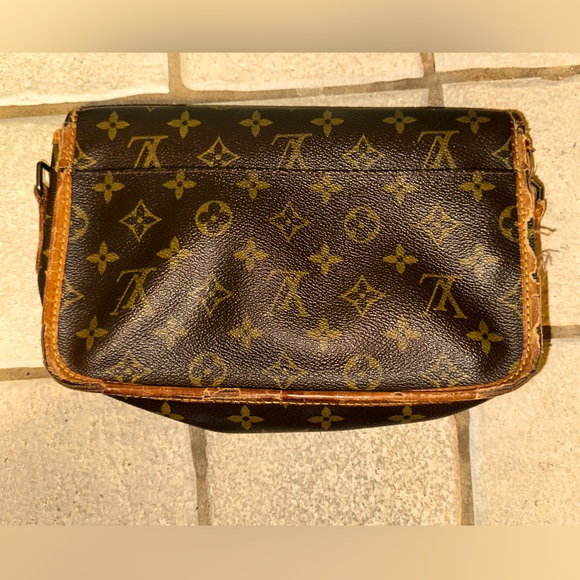 Louis Vuitton Clutch/Crossbody - Picture 4 of 13